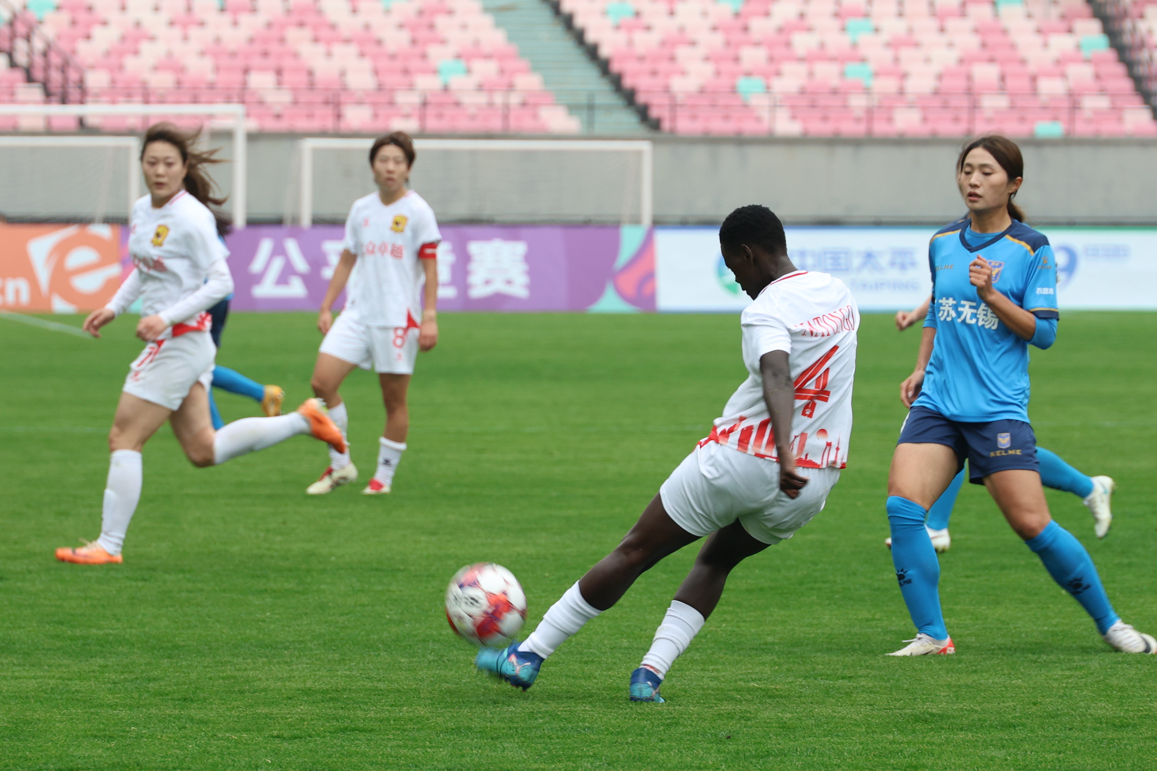 包含中国女足联赛上的硬战，国足势不可挡的词条