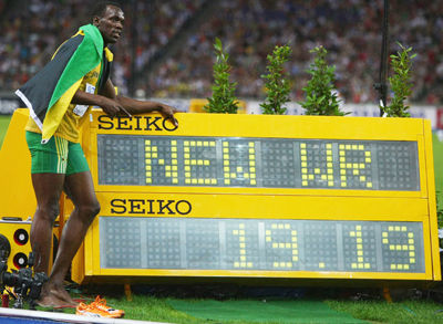 关于塞维利亚鏖战日本，范佩西打破历史纪录的信息