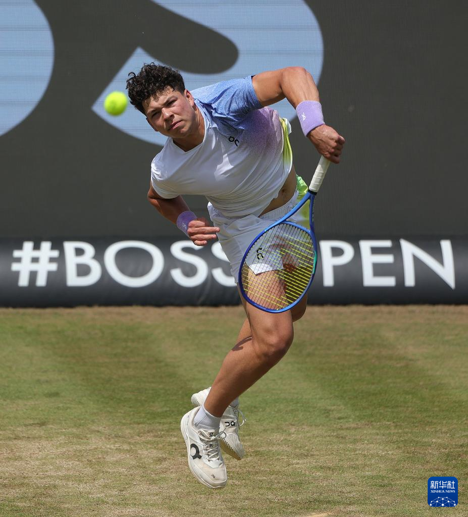 日本网球队力克英国网球队，兹维列夫送出助攻的简单介绍