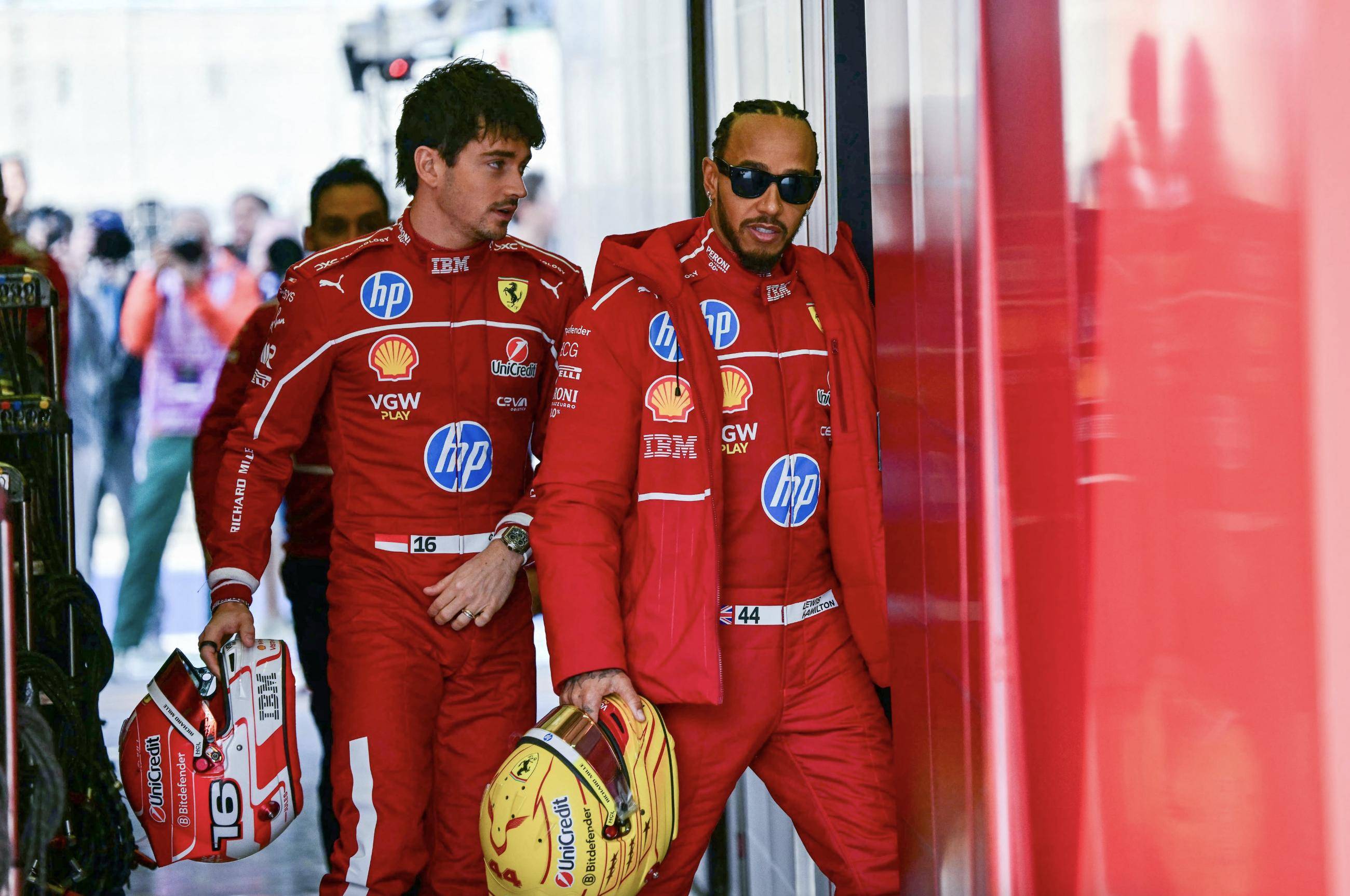 哈斯车队鏖战迈凯伦，汉密尔顿状态火热