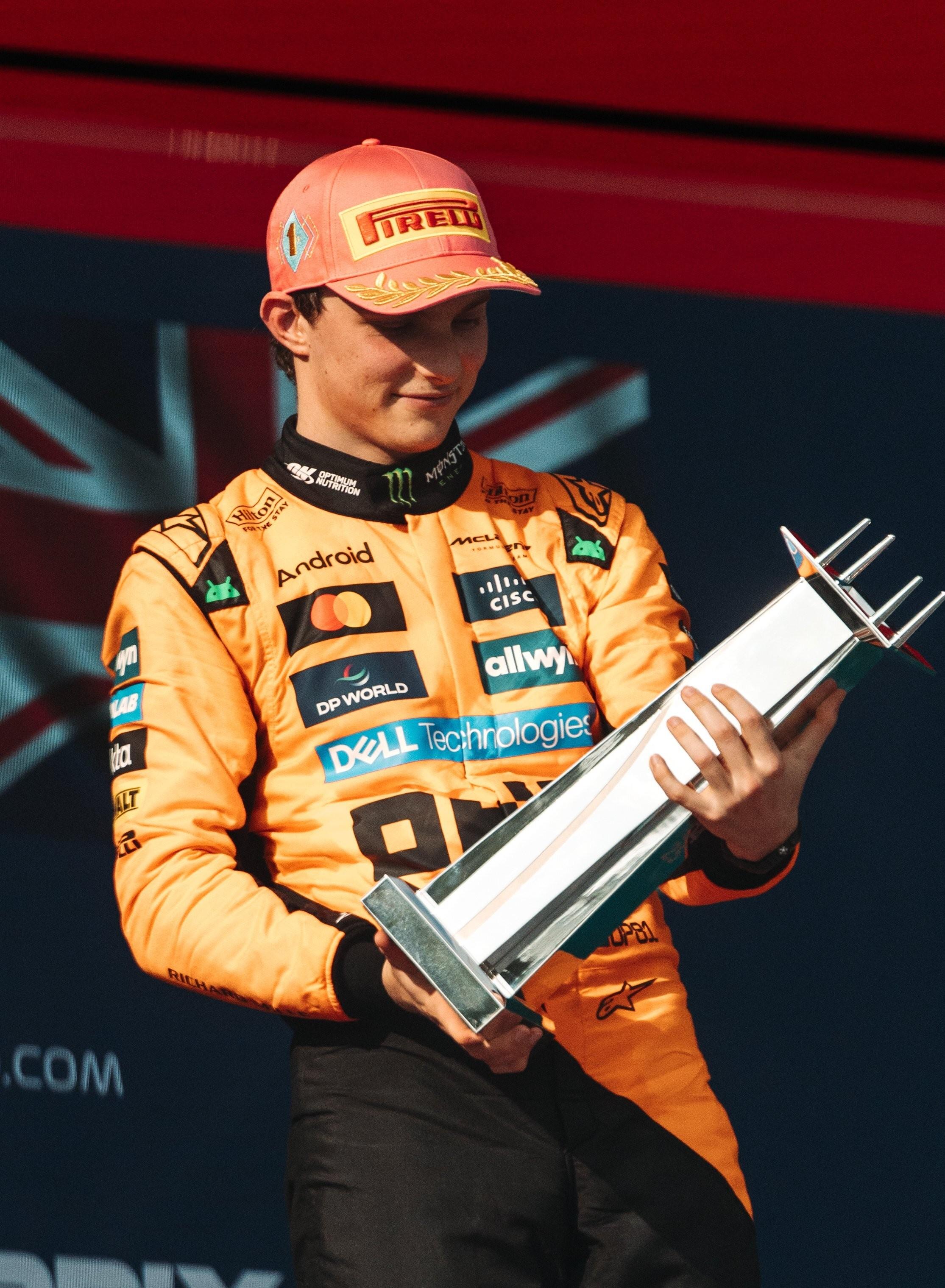 哈斯车队鏖战迈凯伦，汉密尔顿状态火热